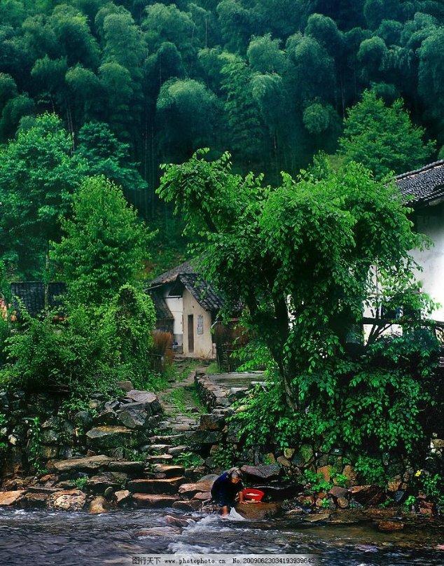说自己丑又在别人面前说自己漂亮，一年换六个，却说自己没有人要，她怎么想的？她想做什么啊？游戏画面
